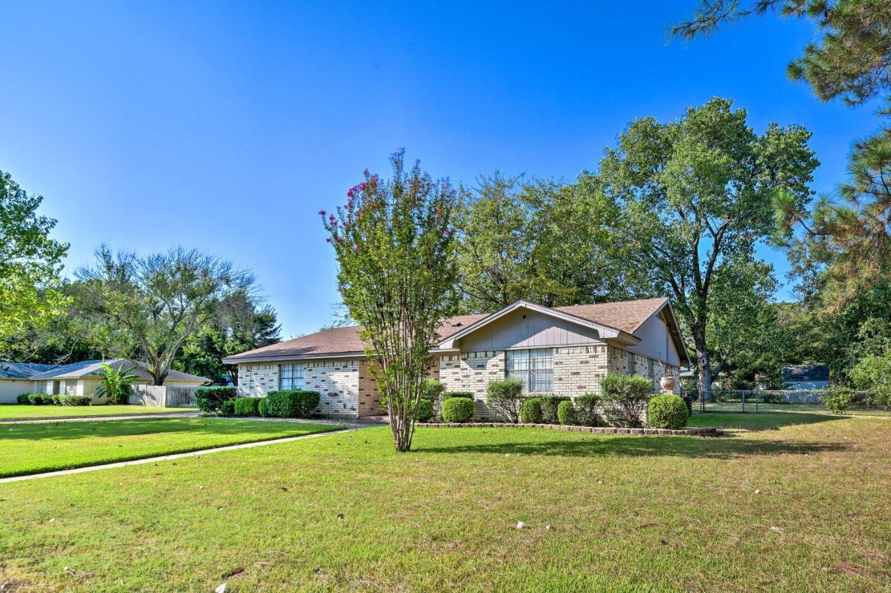 Traditional Colleyville Home With Backyard! Exterior photo